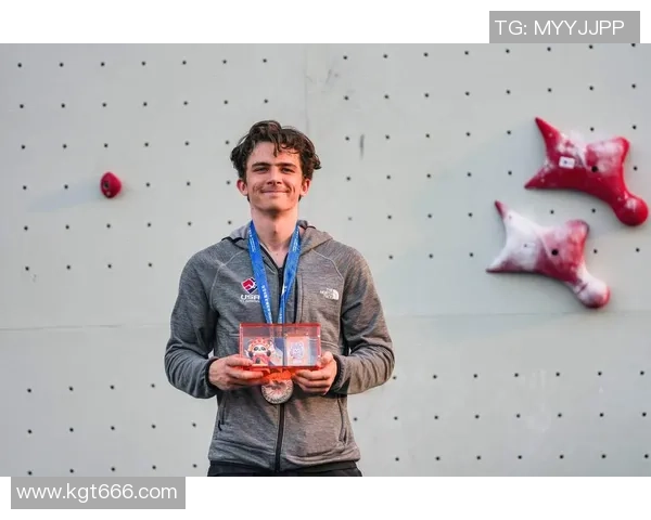 成都攀岩队在世界攀岩锦标赛中以68分稳居积分榜首位 成都攀岩队在世界攀岩锦标赛中以68分稳居积分榜首位