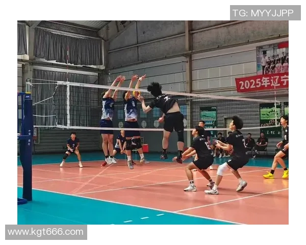 重庆排球队战术揭秘:排球巨献背后的团队智慧与默契配合 重庆排球队战术揭秘:排球巨献背后的团队智慧与默契配合